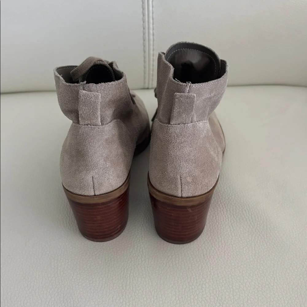 Susina Size 7.5 Taupe Tan Suede Ankle Booties Tie Closure Shoes
